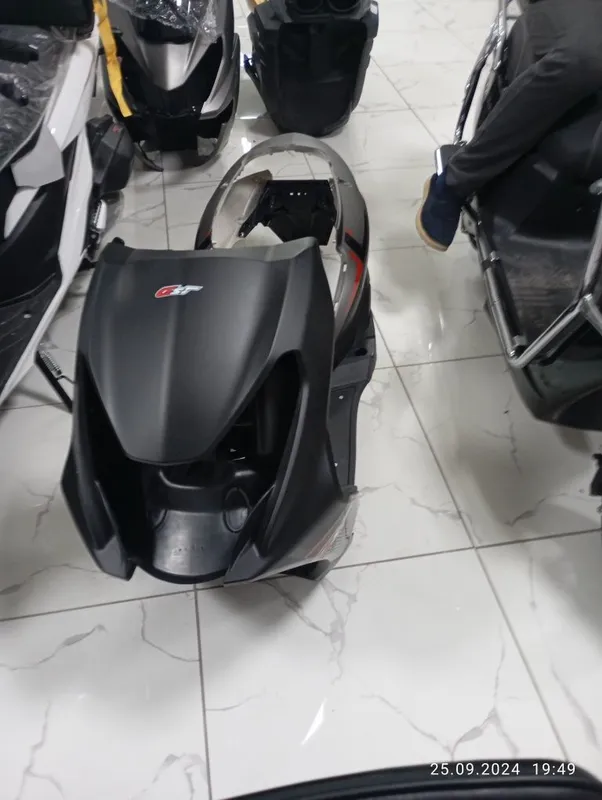 Skuter plastiklari bor va zapchastlari — фото 1