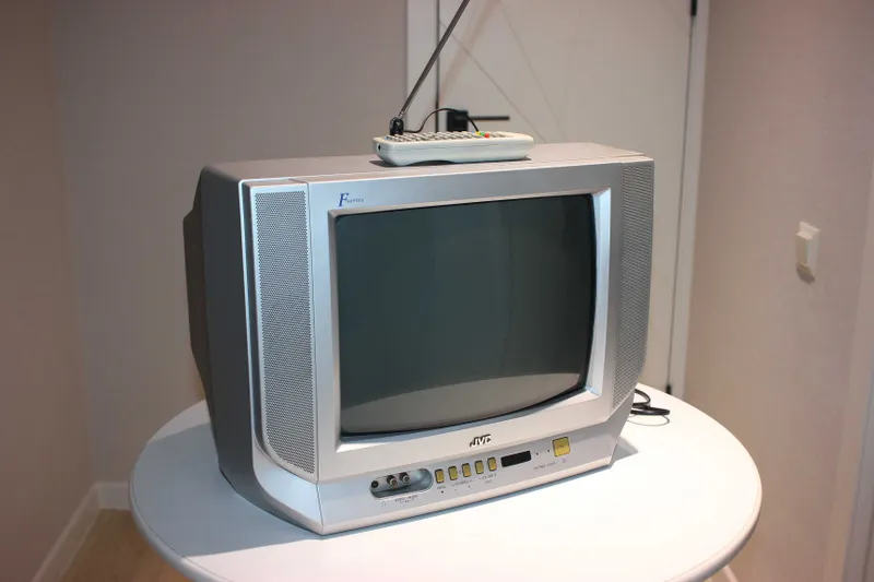 Продается ЭЛТ телевизор марки JVC AV-14FT 1 Продается ЭЛТ телевизор марки JVC AV-14FT 1