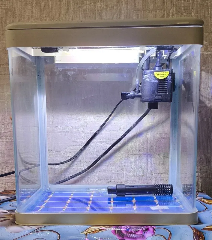 Yoritgich va filtrli ixcham Homehappy akvariumi sotiladi 1 Yoritgich va filtrli ixcham Homehappy akvariumi sotiladi 1