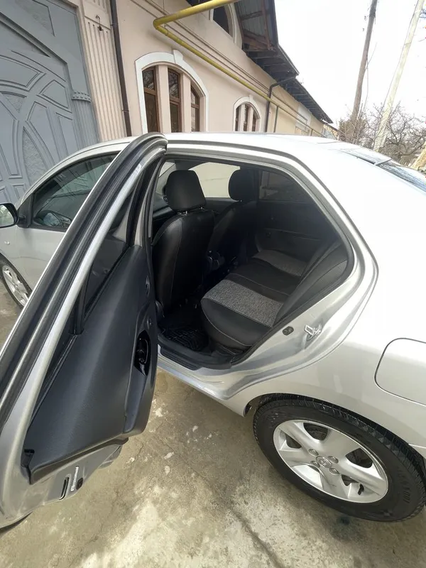 Toyota Yaris 2008 4