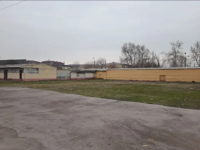 Нуробод. Охангарон-Водий трасса буйида 8 соток бизнес учун зор жой