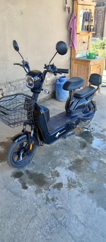 Skuter choʻntak faqat 4 ta akumlyatori ketkan — фото 6