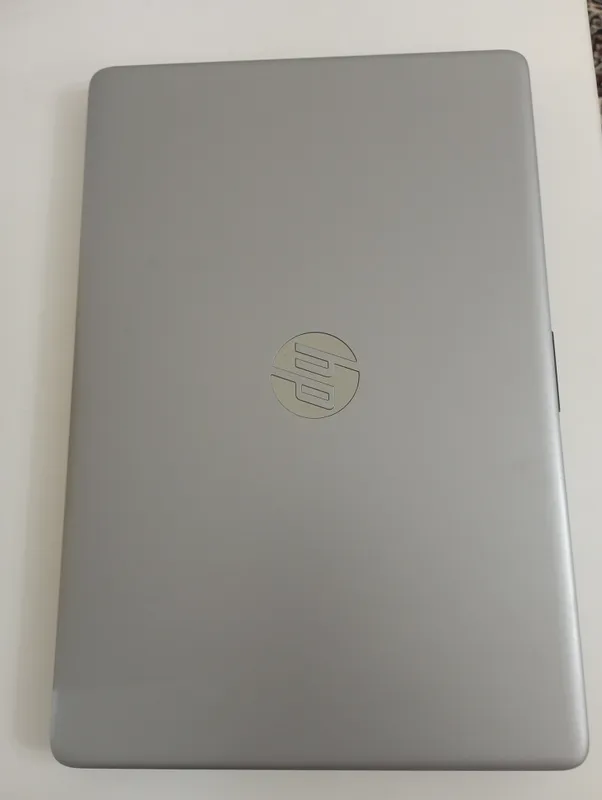 Noutbook sotiladi
