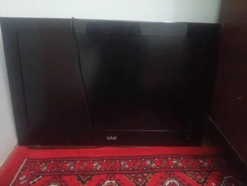 Artel tv 32 lik smart mas . sotiladi