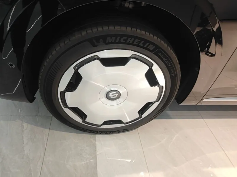 Leapmotor D19, 500km gibrid 7 oʻrindiqli 7 Leapmotor D19, 500km gibrid 7 oʻrindiqli 7