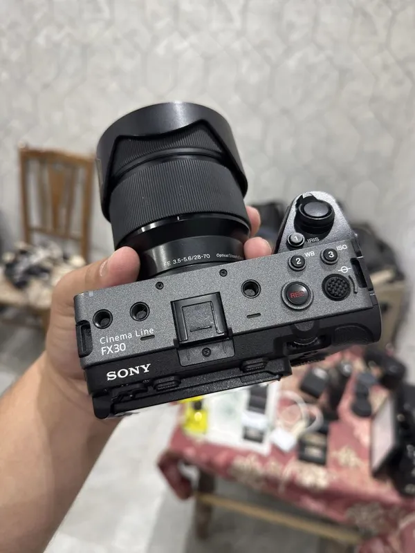 Sony fx30 sotiladi yangi xolatda 1 Sony fx30 sotiladi yangi xolatda 1