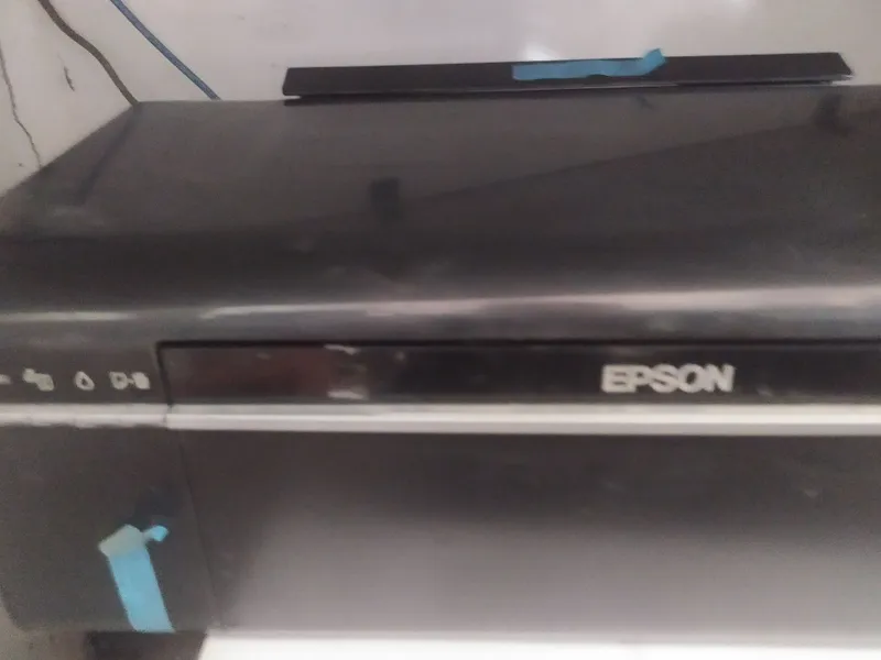 Epson l 805 цветной принтер сотилади.