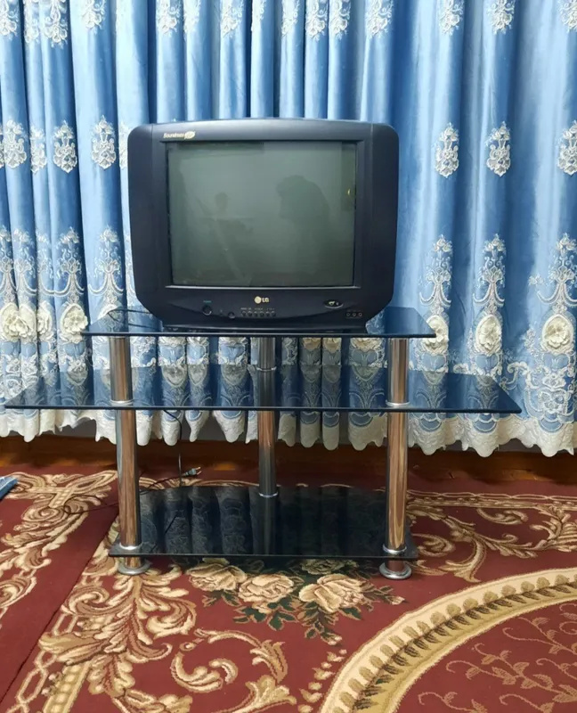 televizor va pastavka — фото 1