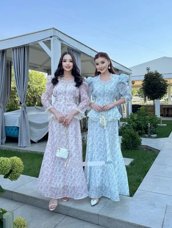 Galuboy kofta yubka M razmer Ayvoriy koynek L razmer 350mingdan