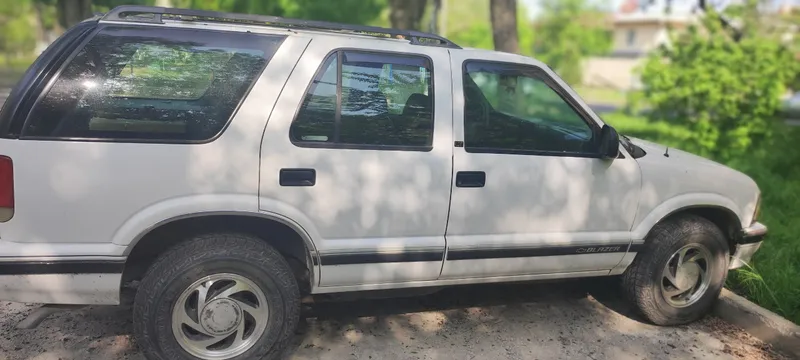 автомобиль Шевроле blazer 2 автомобиль Шевроле blazer 2