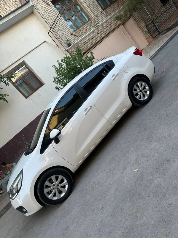 Kia rio 2013 sotiladi 1 Kia rio 2013 sotiladi 1