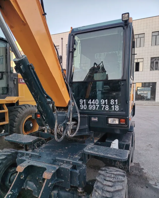 Mini Ekskovator HYUNDAI 60 Shafyor kerak 3
