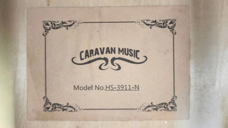 Caravan Music akustik gitara 3 Caravan Music akustik gitara 3