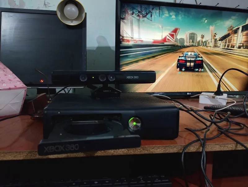 Продаётся X-BOX 360 Slim Продаётся X-BOX 360 Slim