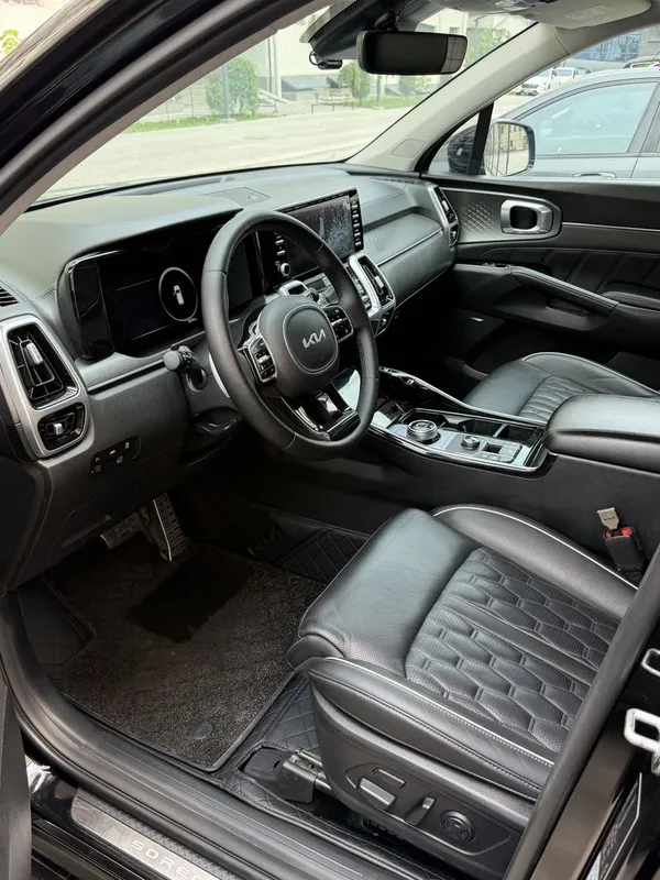 Продаётся Kia Sorento 2023 чёрная 3,5 мотор 5 Продаётся Kia Sorento 2023 чёрная 3,5 мотор 5