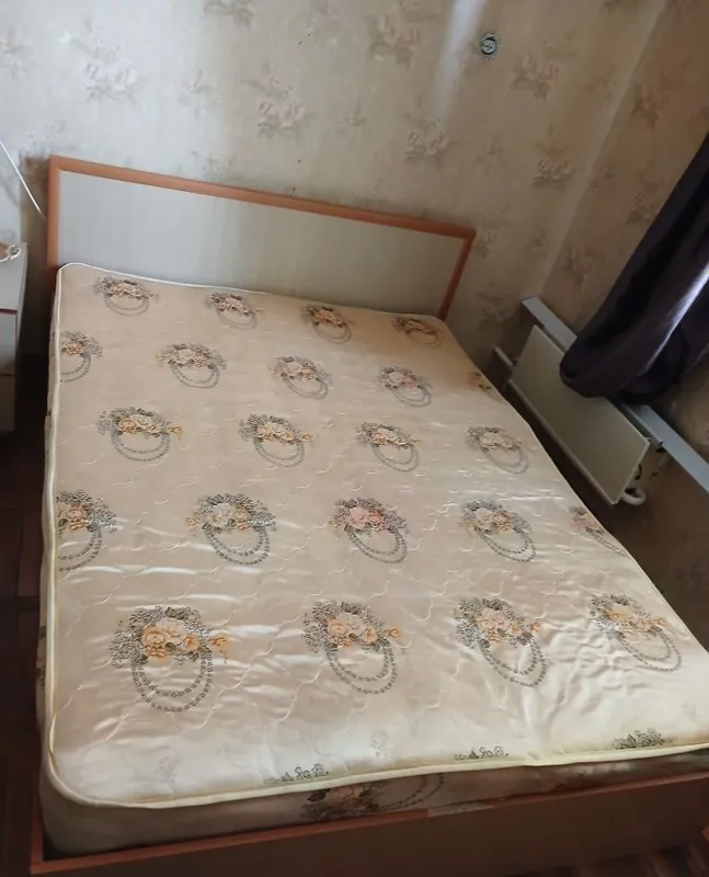Продам б/у 2х спальную кровать с матрасом 2 Продам б/у 2х спальную кровать с матрасом 2