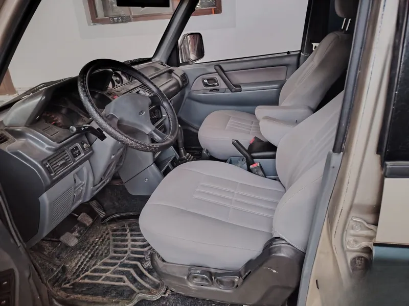 Mitsubishi Pajero 1992 4 Mitsubishi Pajero 1992 4