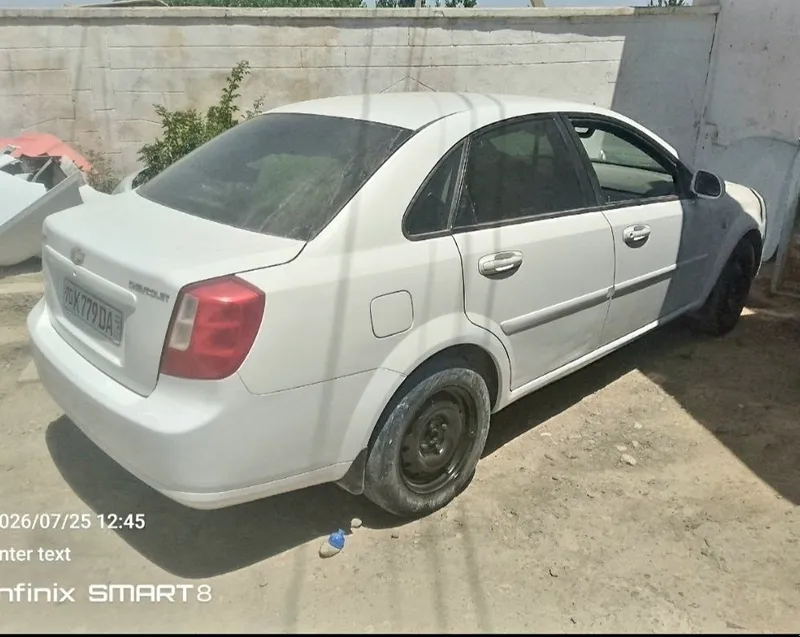 Avtomobil Lacetti 1