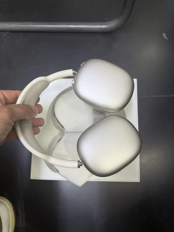 AirPods Max With Smart case 3 AirPods Max With Smart case 3