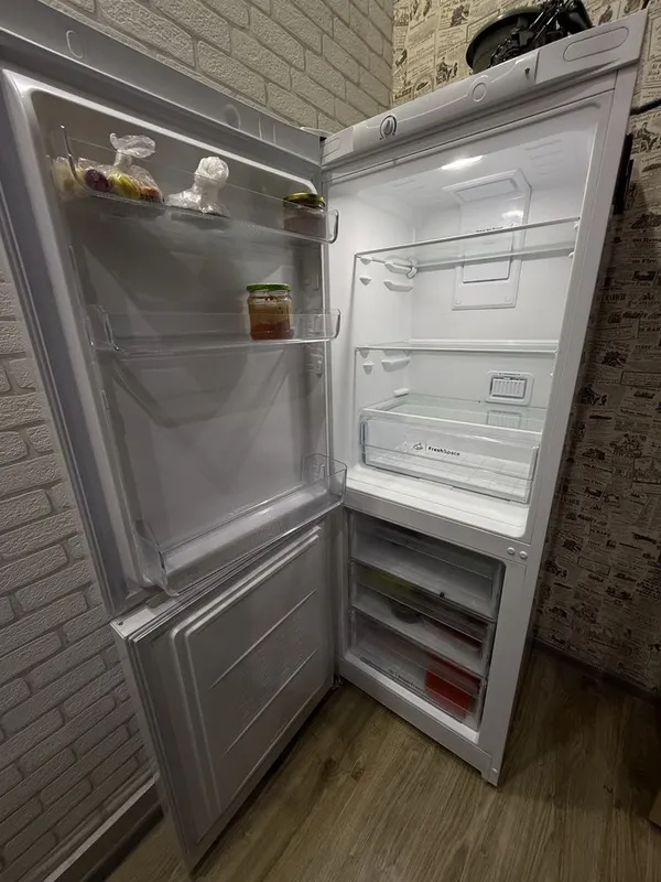 Холодильник indesit — фото 2