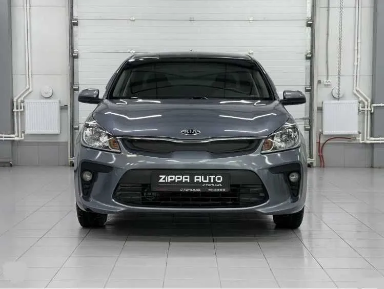 Модный экономичный корейский хэтчбек KIA RIO 2018 года недорого! — фото 1