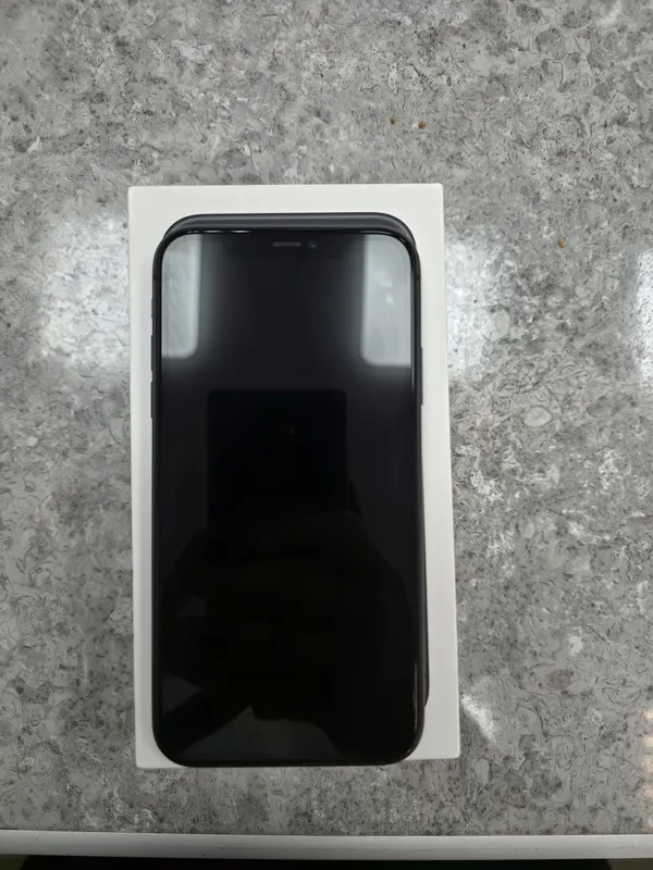 Срочно iPhone 11 128 ГБ 64% 6