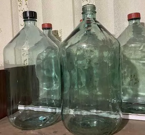 Продам 20 литровые стекляные бутыли Продам 20 литровые стекляные бутыли