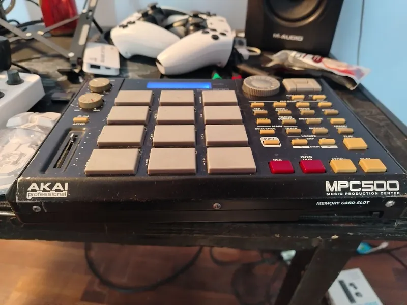 Семплер AKAI MPC 500
