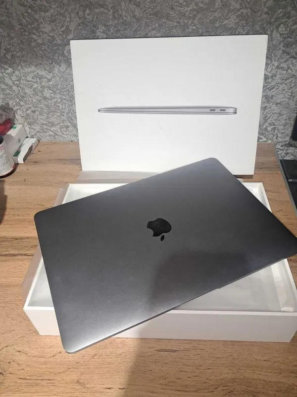 Macbook Air M1 емкость аккумулятора 98% 1