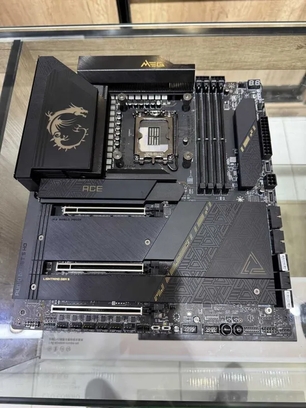 MSI MEG Z790 ACE anakartasi 1 MSI MEG Z790 ACE anakartasi 1