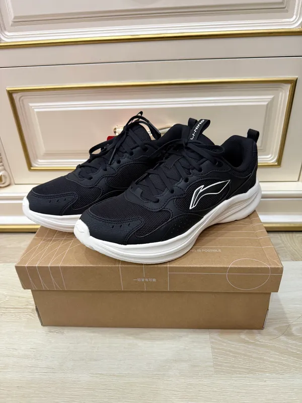 Erkaklar krossovkalari Li-Ning 4
