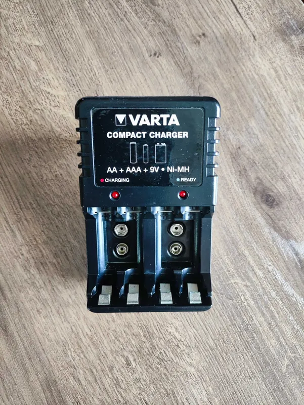 Продаю зарядное устройство VARTA Compact Charger