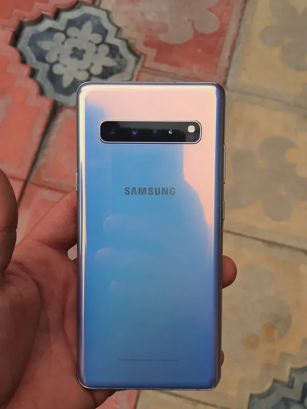 Samsung S10 5g 256/8 состояние отличное цена 2200 сум