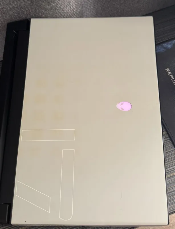 Dell Alienware m17 R2/ CORE i7/9th Gen 3 Dell Alienware m17 R2/ CORE i7/9th Gen 3