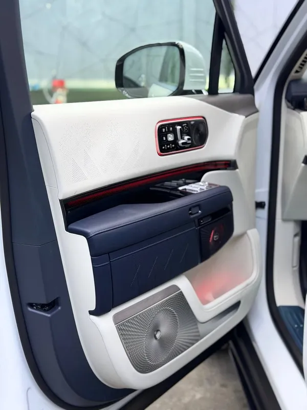 Zeekr 9x 70kw.Srochna Zeekr 9x 70kw sideniya aylanadi full 107.000$ 5