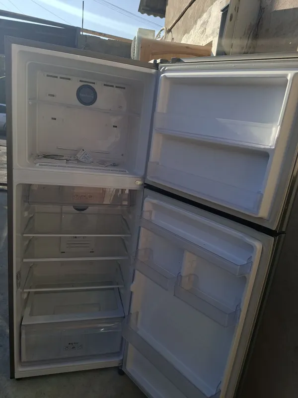 Срочно продам холодильник Samsung 3 года гарантия есть — фото 2