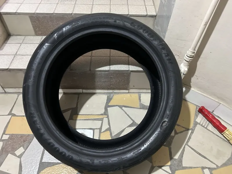 245/40R19 good year shina ballon (1 dona) deffekti bor