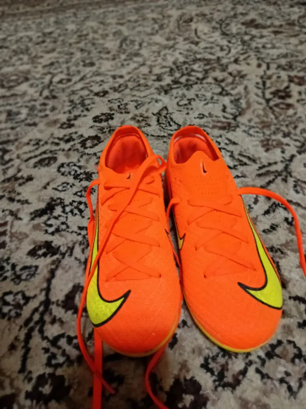 butsi 28 razmer holati yangi 2 marta kiyilgan 70 m