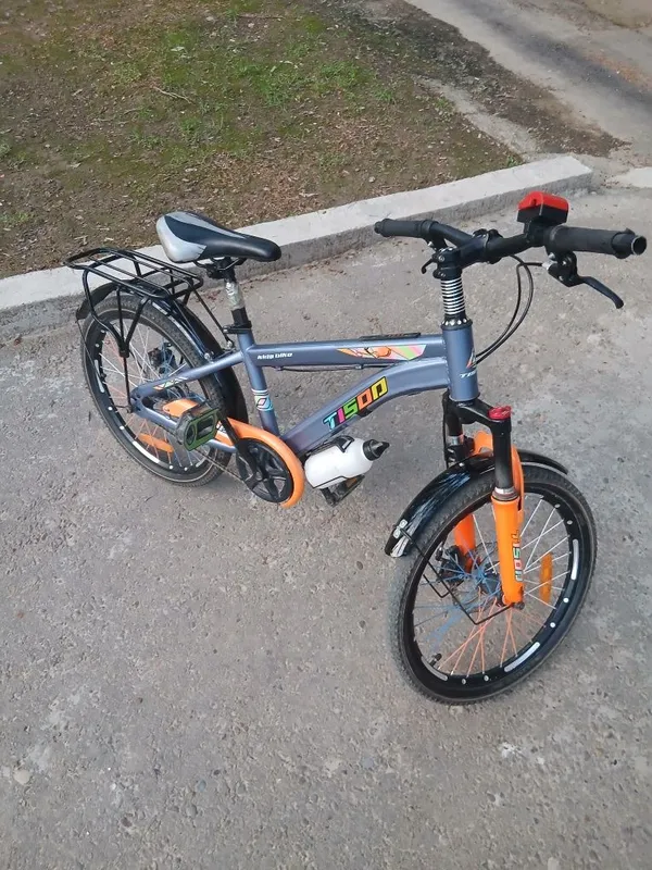 Srochna velosiped sotiladi.