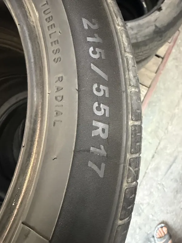 балон сотилади 215/55r17.холати ўрта. 1 балон сотилади 215/55r17.холати ўрта. 1