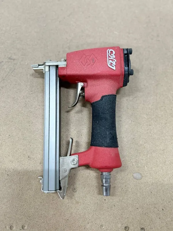 Продаётся пневматический мебельный степлер F30 | Mebel stapleri — фото 1