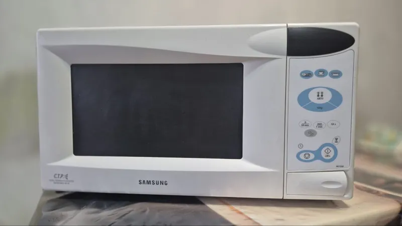 Продается микроволновая печь Samsung