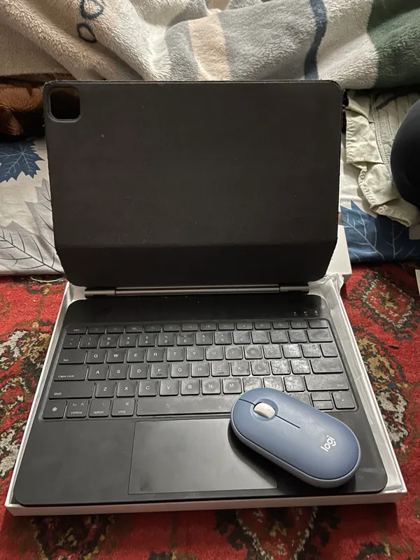 Оригинальная клавиатура для iPad Pro 12.9 M2 4