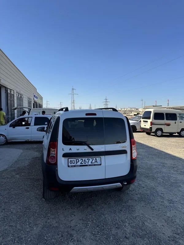 Lada largus cross 2