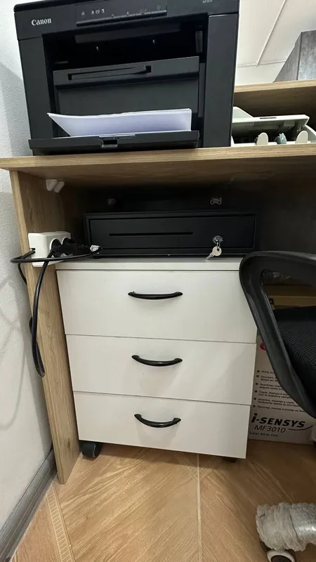 UZUM buyurtmalarni topshirish punktlari uchun mebel 8