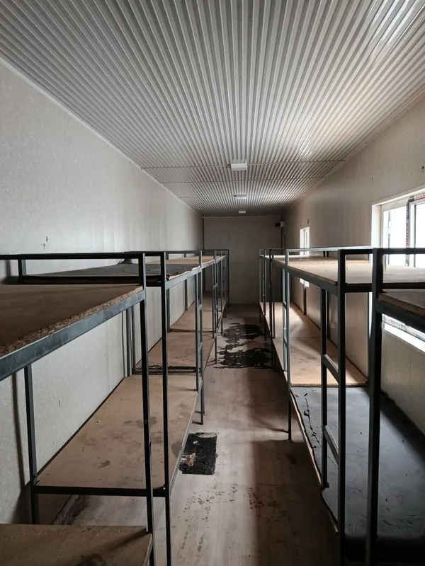 12 metrli konteyner yotoqxona 18 kishili krovatlaribilan 2