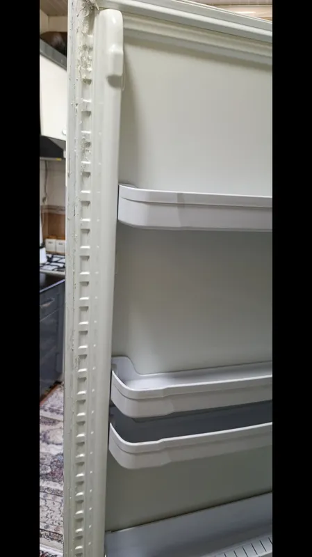 Xolodilnik Indesit 6 Xolodilnik Indesit 6