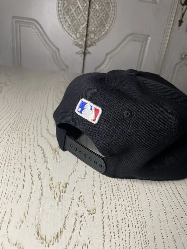 Кепка NEW ERA в чёрном цвете — фото 3 Кепка NEW ERA в чёрном цвете — фото 3