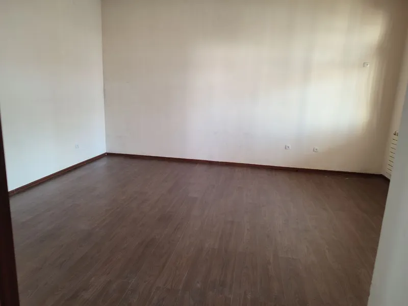 Namunali kottej sotiladi 6 sotx 5 ta xona, Food cityda 3