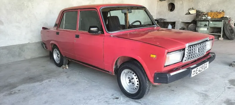 2107 Sotiladi.Yil 1990.Narx 14 Milon So'm.Geniralka Bor.Gaz Temir Balo